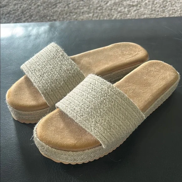 Cream Slide Sandals with Metallic Shimmer - Picture 1 of 2